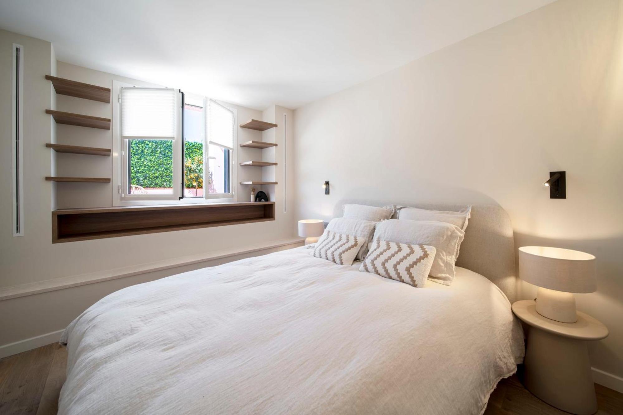 Ref 1923 - Old Port - Sea View For Rent