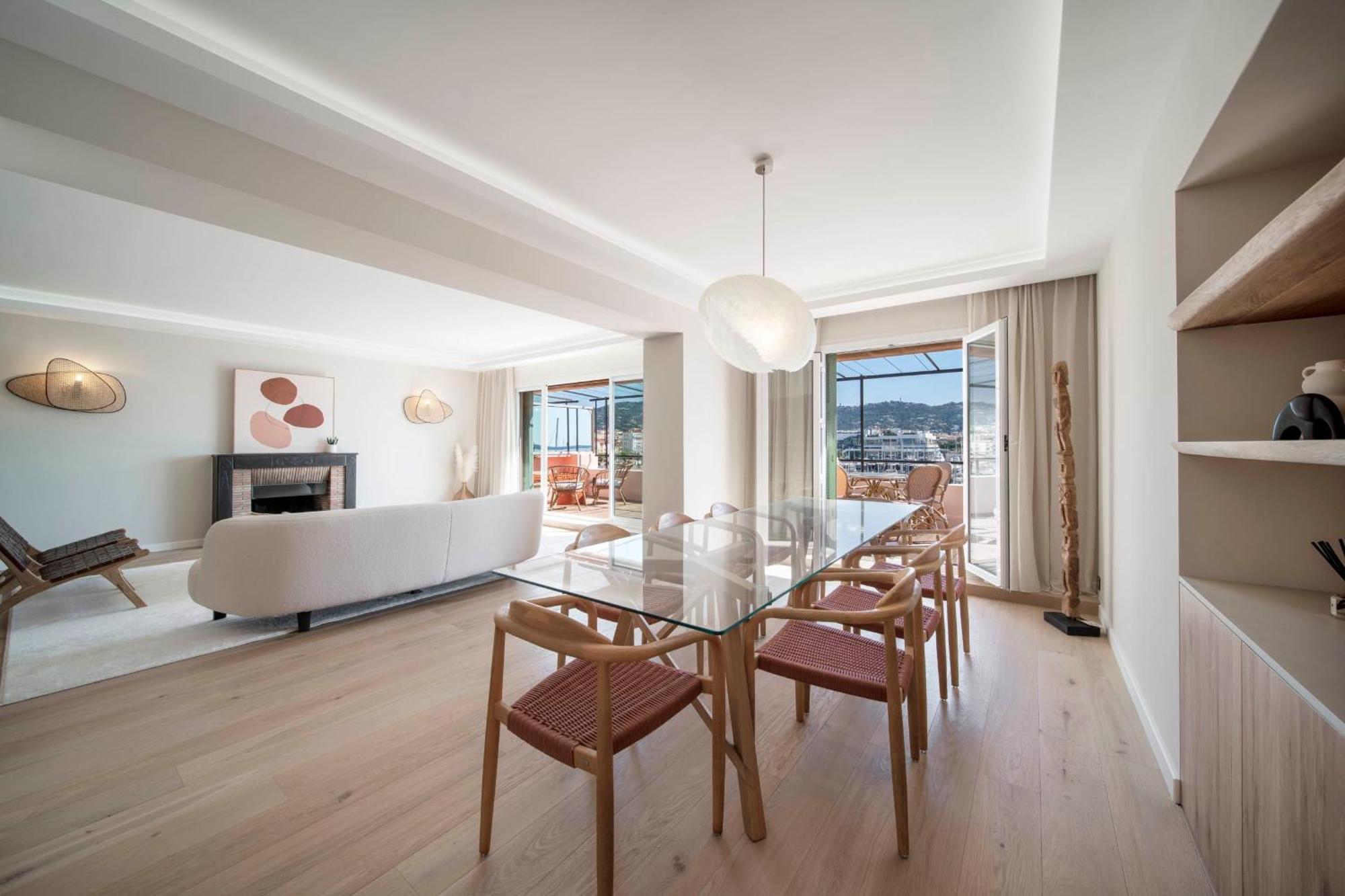 Appartement Ref 1923 - Old Port - Sea View For Rent *