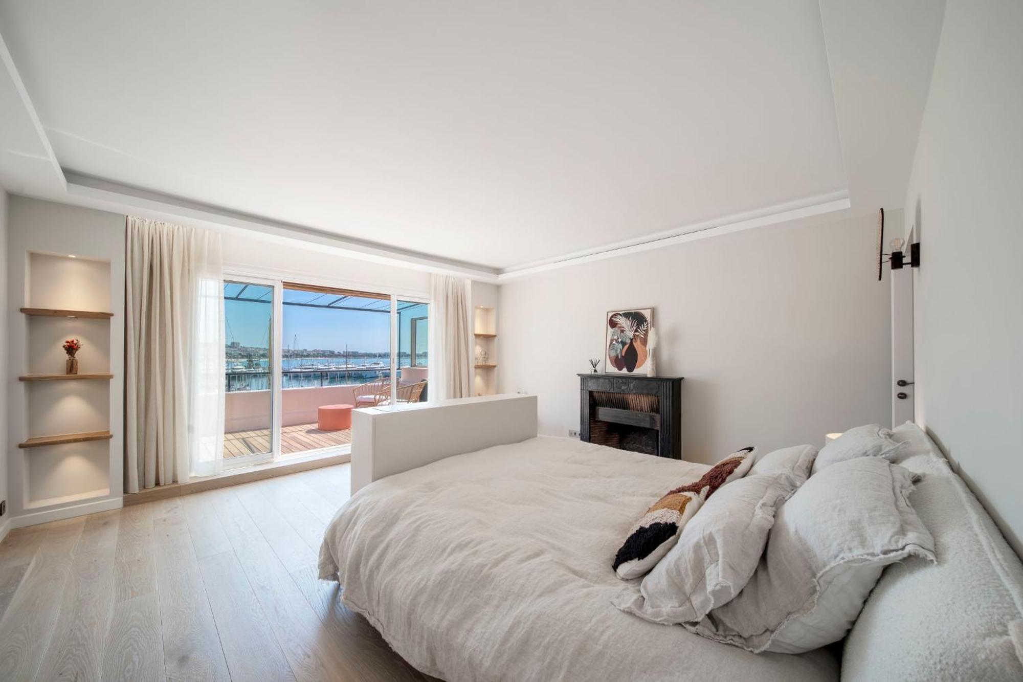 Appartement Ref 1923 - Old Port - Sea View For Rent Cannes