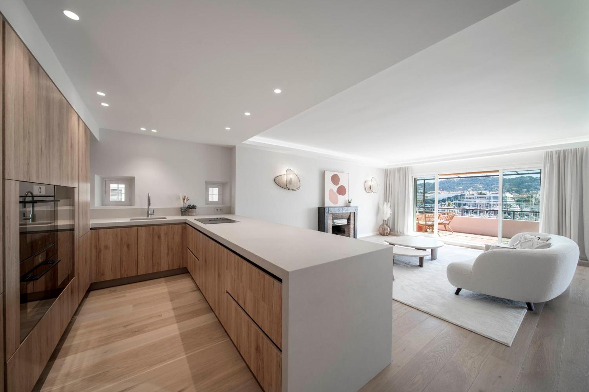 Ref 1923 - Old Port - Sea View For Rent *