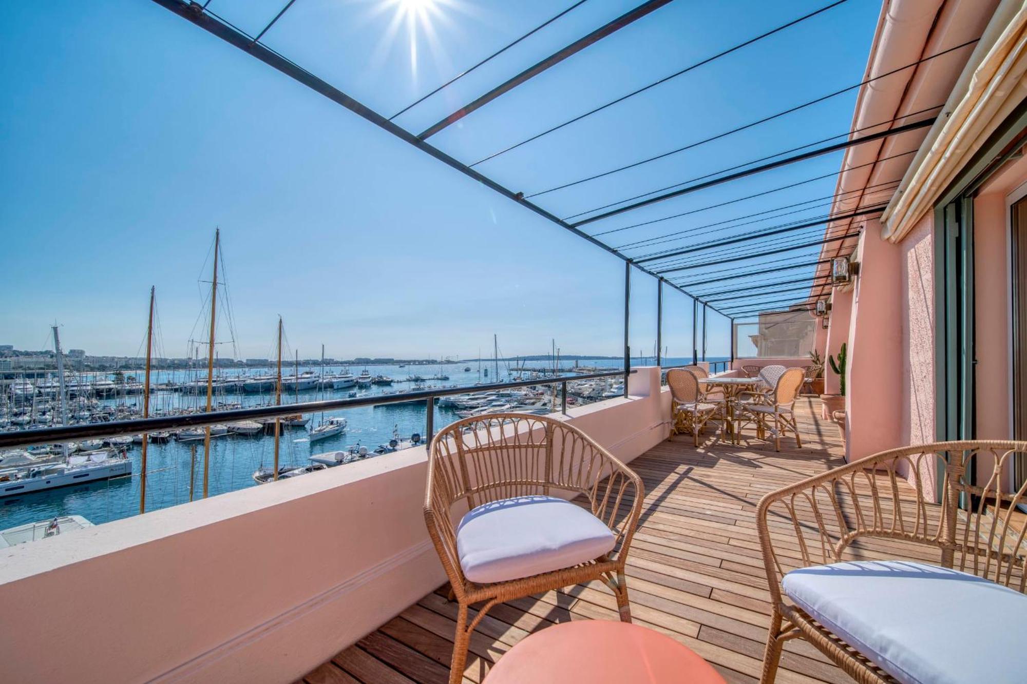 Appartement Ref 1923 - Old Port - Sea View For Rent *
